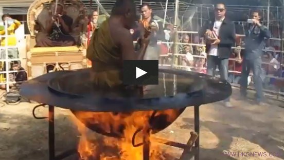 泰國僧人半身炸油鍋