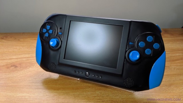 玩家成功做出PS2掌機，99%兼容舊遊戲